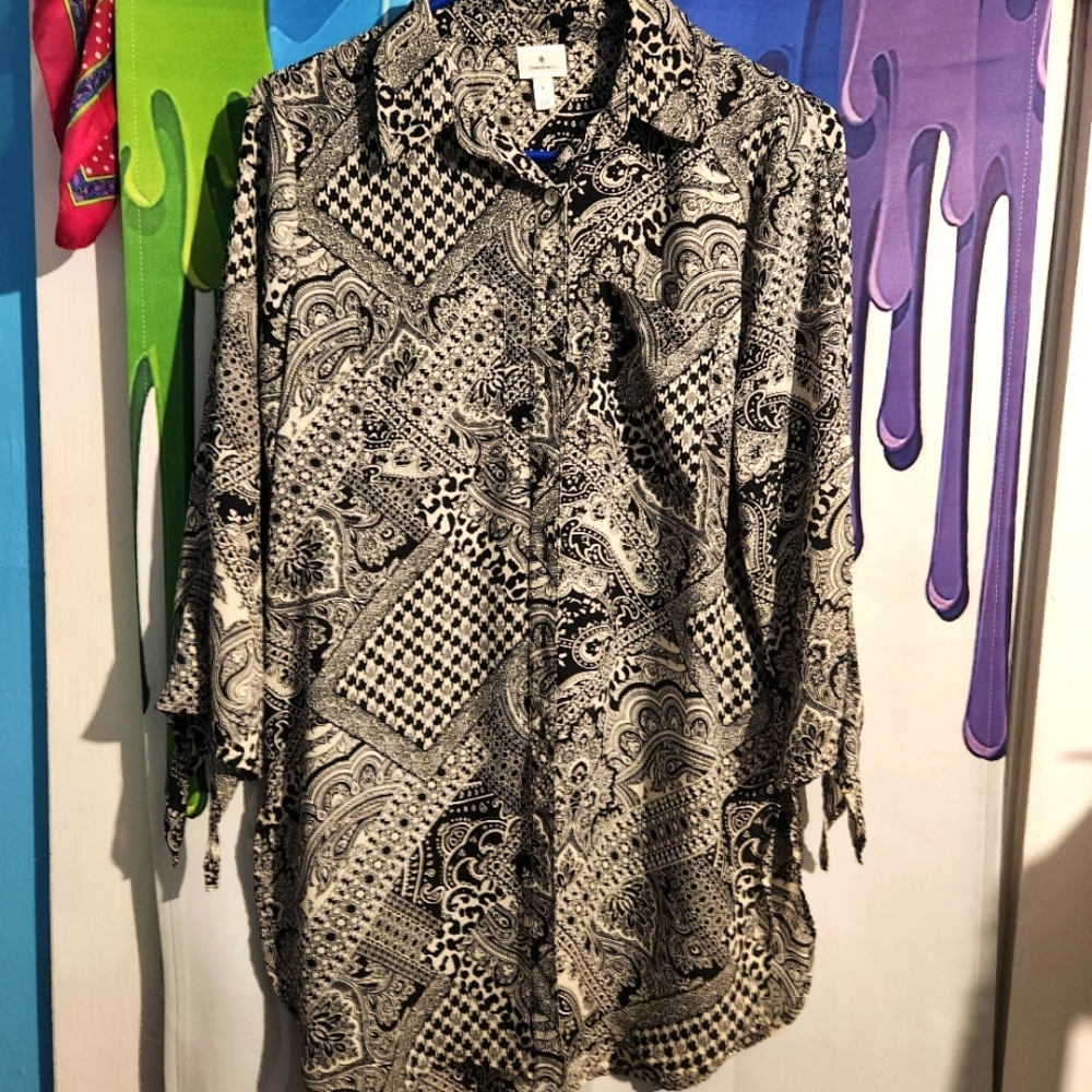 Small, Dressbarn, Oversized Black and White Paisley Button-Up Shirt